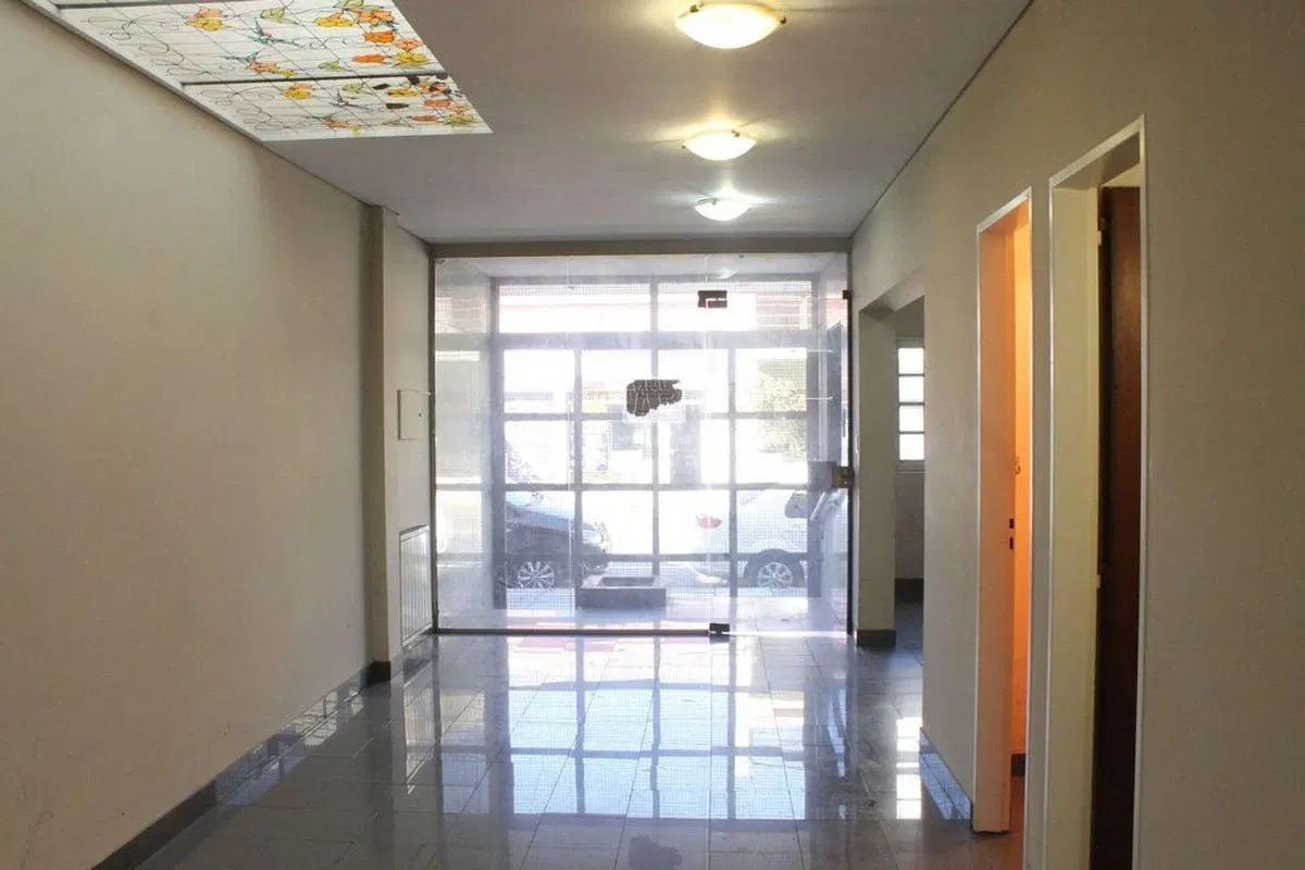 Venta de Comercio con patio en Gerli 4