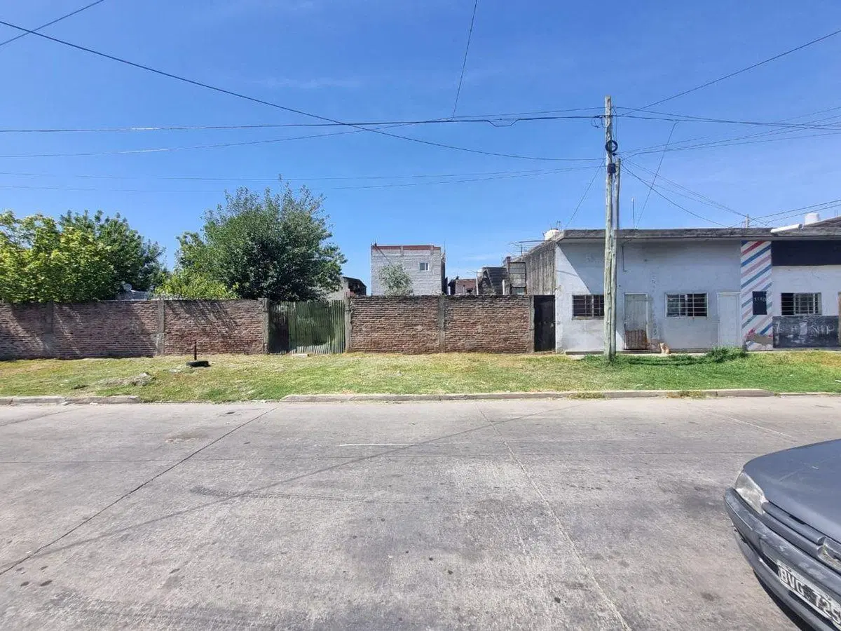 LOCALES VENTA LOMAS DE ZAMORA  CON LOTE LIBRE 5