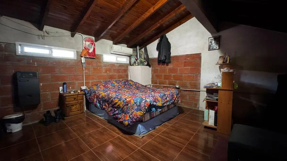 CASA 4 AMBIENTES VENTA PILETA LOCAL Y GARAJE 4