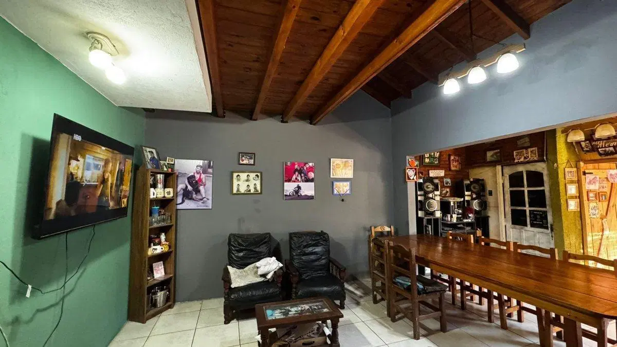 CASA 4 AMBIENTES VENTA PILETA LOCAL Y GARAJE 4