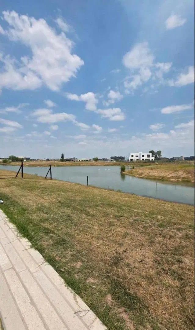 CASA 5 AMBIENTES EN VENTA EN CANNING CON PILETA 5