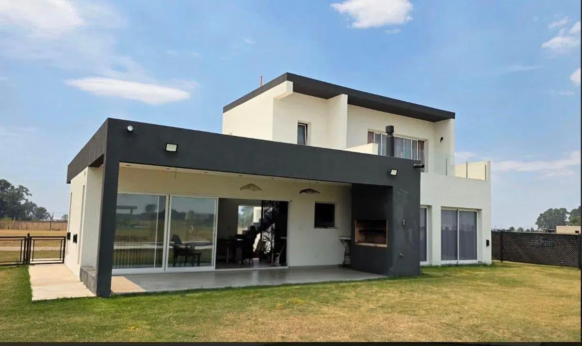 CASA 5 AMBIENTES EN VENTA EN CANNING CON PILETA 3