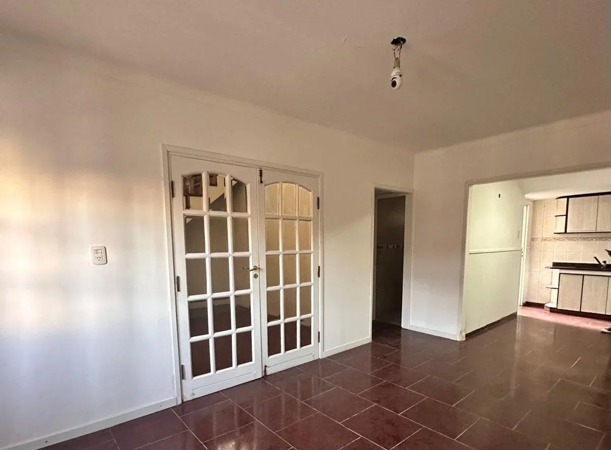 CASA 4 AMBIENTES EN VENTA TEMPERLEY APTA CREDITO 5