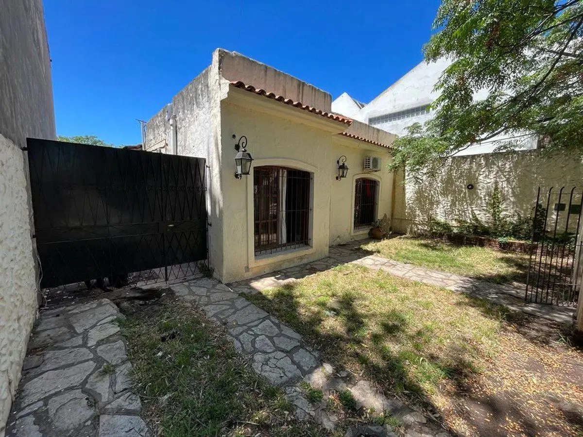 CASA 5 AMBIENTES JARDIN VENTA REMEDIOS DE ESCALADA 3