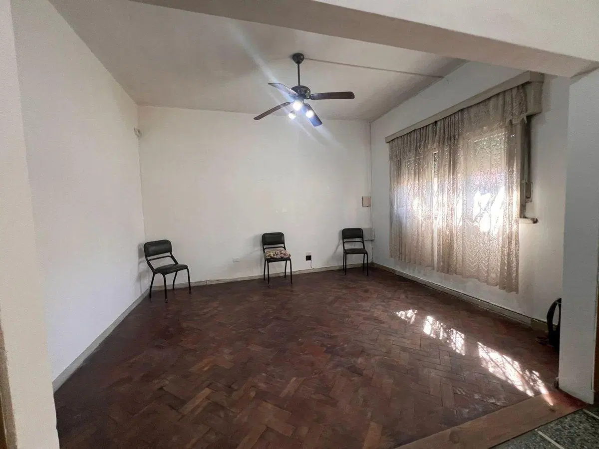 CASA 3 AMBIENTES EN VENTA EN BANFIELD COCHERA 2