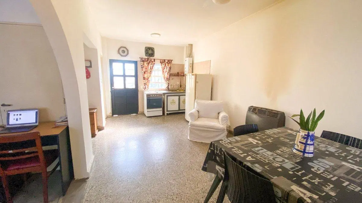 CASA EN VENTA A MTS DE UNIVERSIDAD ALMIRANTE BROWN 5