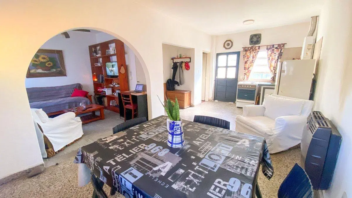 CASA EN VENTA A MTS DE UNIVERSIDAD ALMIRANTE BROWN 2