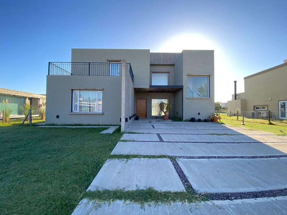 CASA 5 AMBIENTES EN ALQUILER EN CANNING 2
