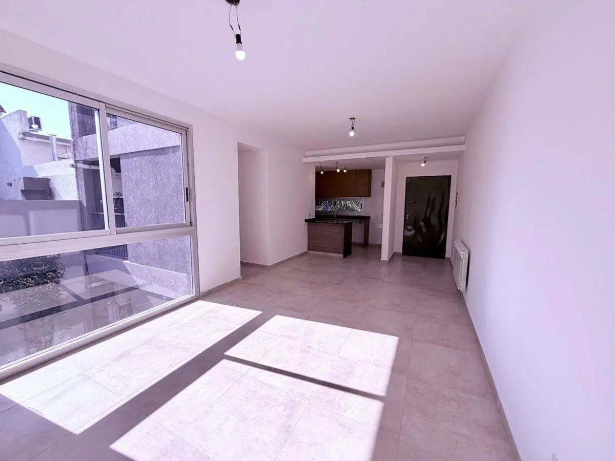 Depto de 2 amb en alquiler L. de Zamora c/ cochera 3