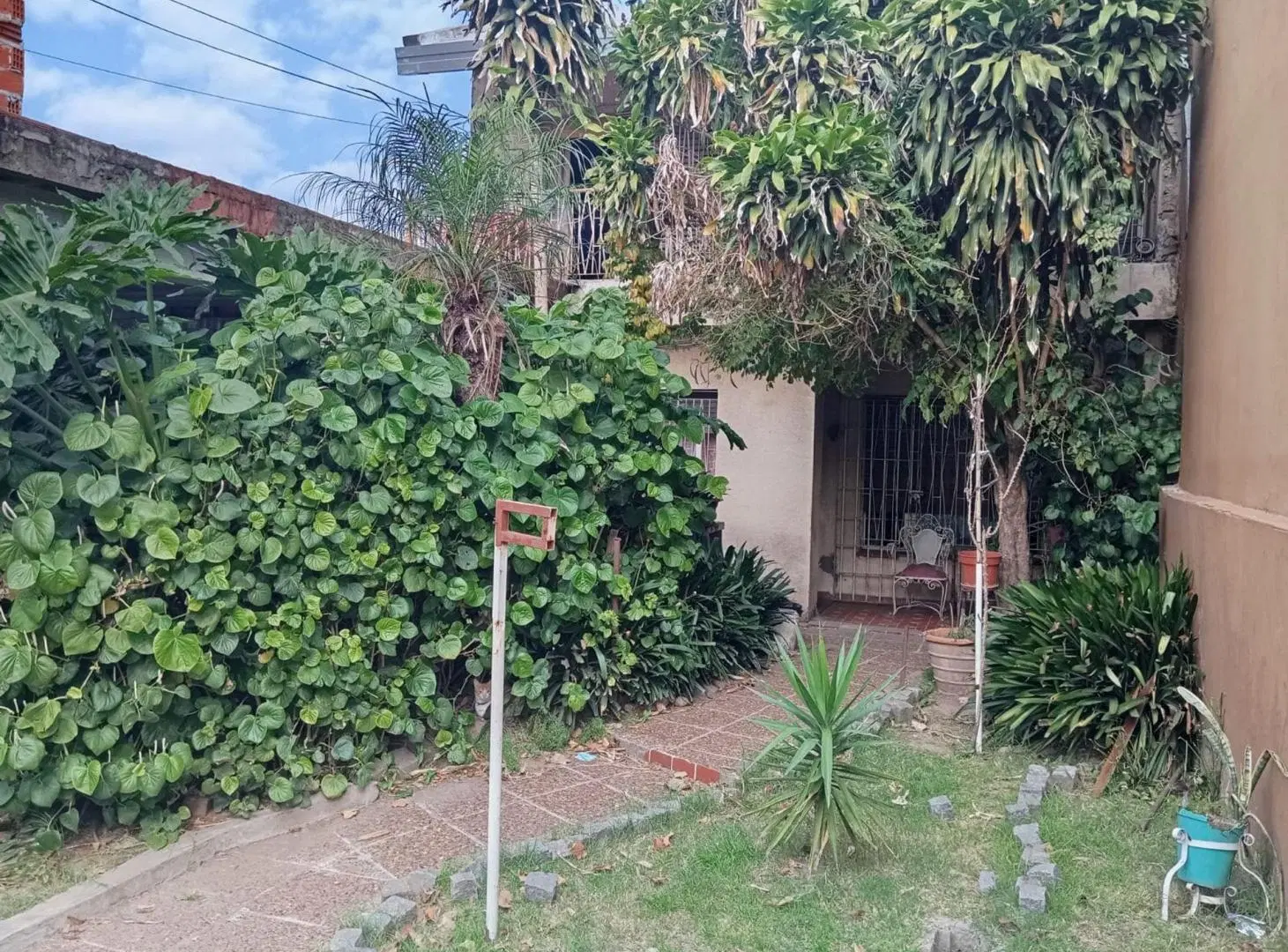 CASA 5 AMBIENTES VENTA LOMAS DE ZAMORA CON DEPTO 4