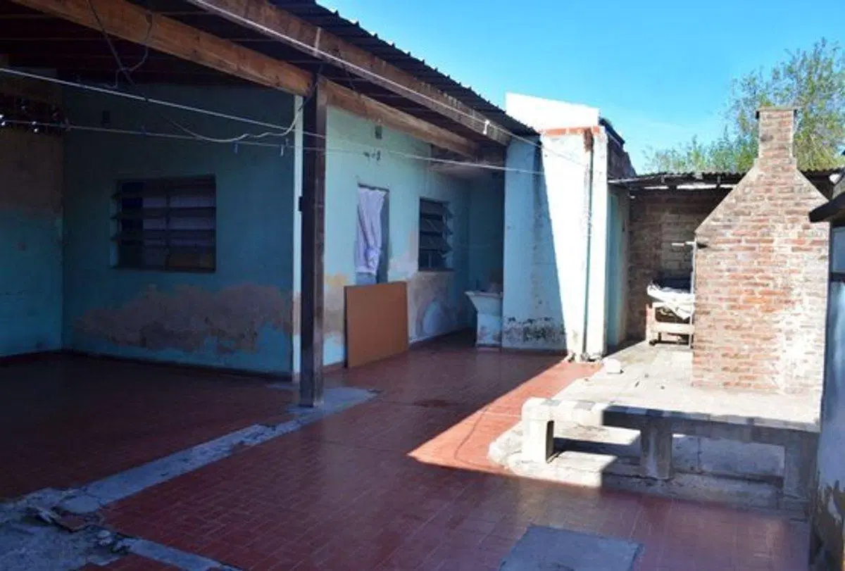 CASA 3 AMB EN VENTA EN JOSE MARMOL A REFACCIONAR 5
