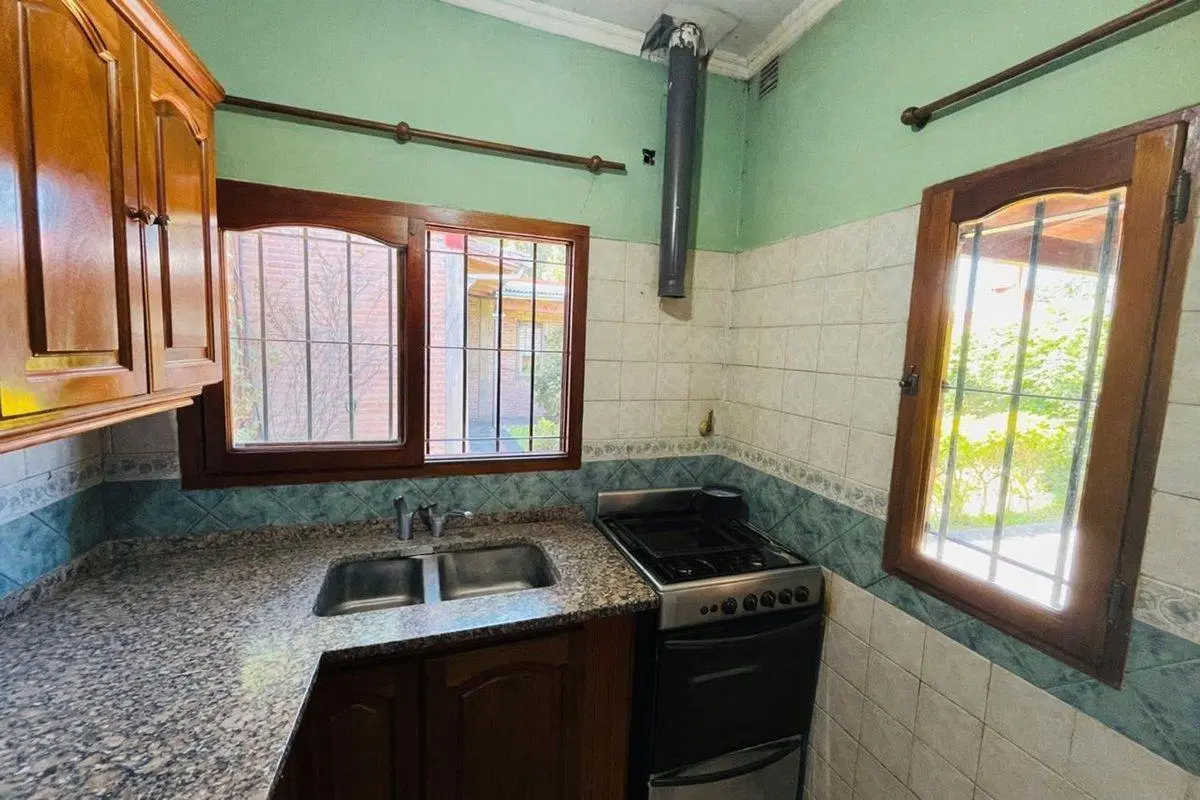 CASA 4 AMBIENTES EN VENTA QUINCHO COCHERA EN GLEW 5