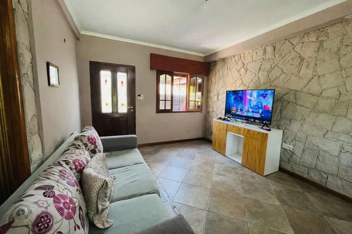 CASA 4 AMBIENTES EN VENTA QUINCHO COCHERA EN GLEW 3