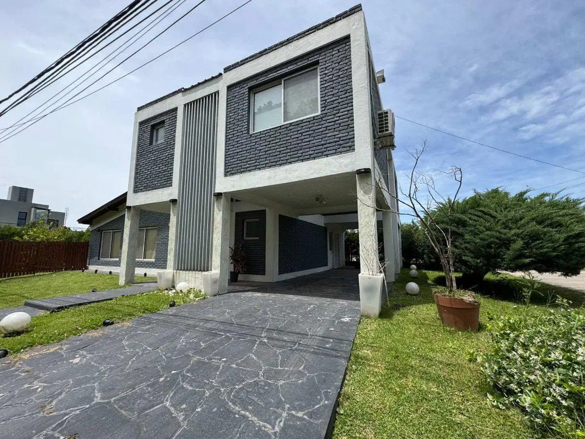 Casa 4 ambientes con pileta y quincho en Canning 2