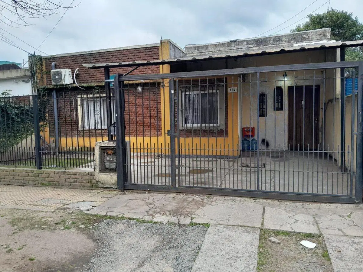 CASA 4 AMB EN VENTA C/ JARDIN Y COCHERA GLEW 5