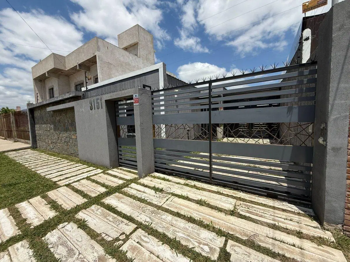 CASA EN VENTA 2 AMBIENTES CON PILETA EN GLEW 5