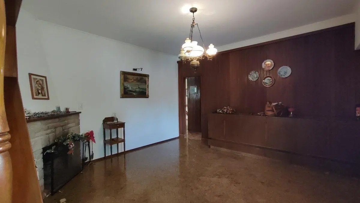 VENTA CASA 5 AMBIENTES BURZACO 3