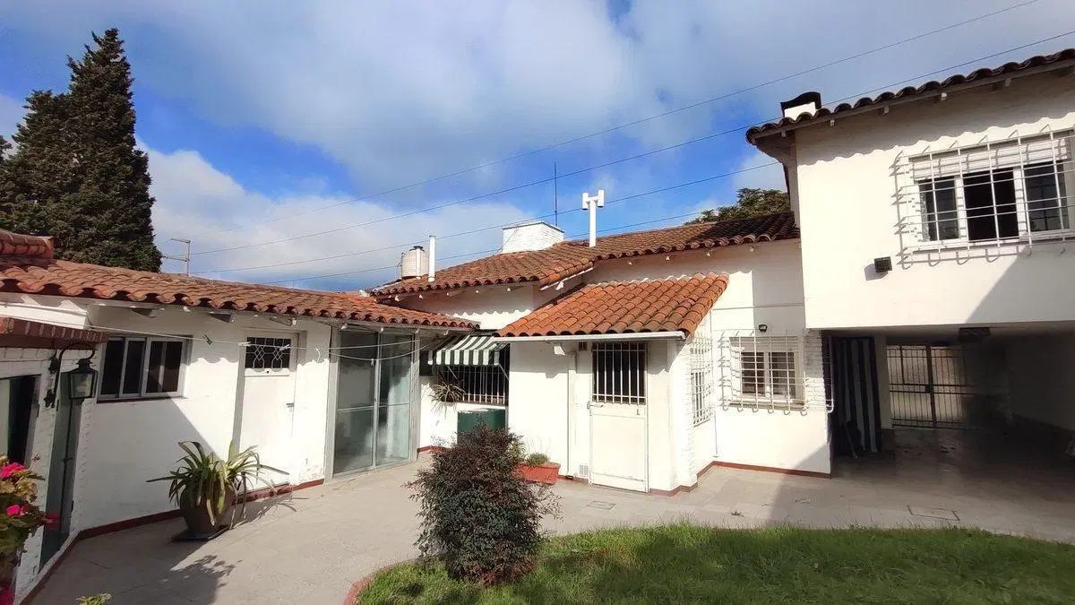 VENTA CASA 5 AMBIENTES BURZACO 2