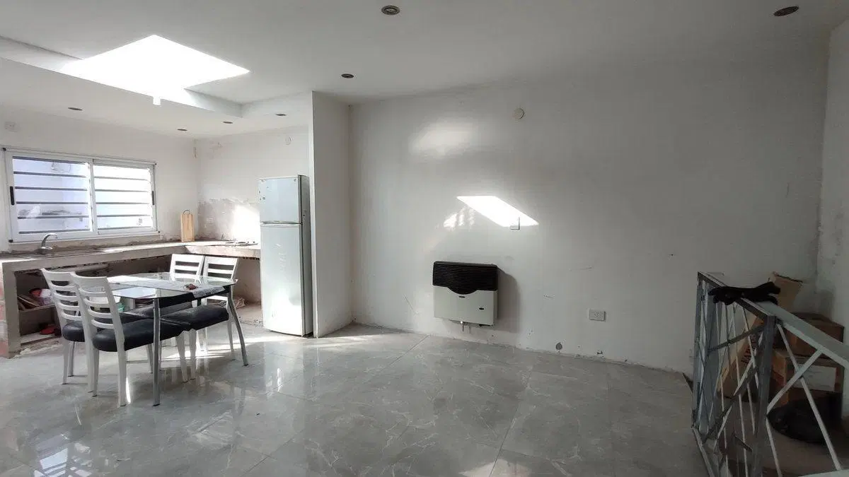 CASA MAS DEPOSITO MAS 2 DEPARTAMENTOS  VENTA LOMAS 5