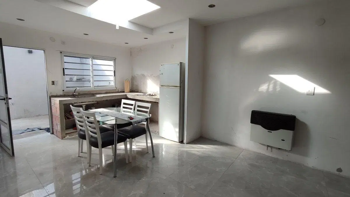 CASA MAS DEPOSITO MAS 2 DEPARTAMENTOS  VENTA LOMAS 2
