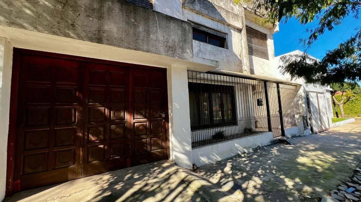 CASA 4 AMBIENTES EN VENTA TEMPERLEY + DEPTO REF 5