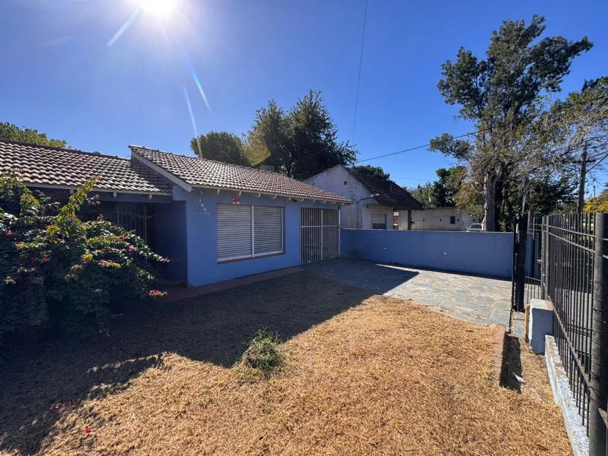 CASA 4 AMBIENTES VENTA BURZACO CON QUINCHO, GARAJE 3