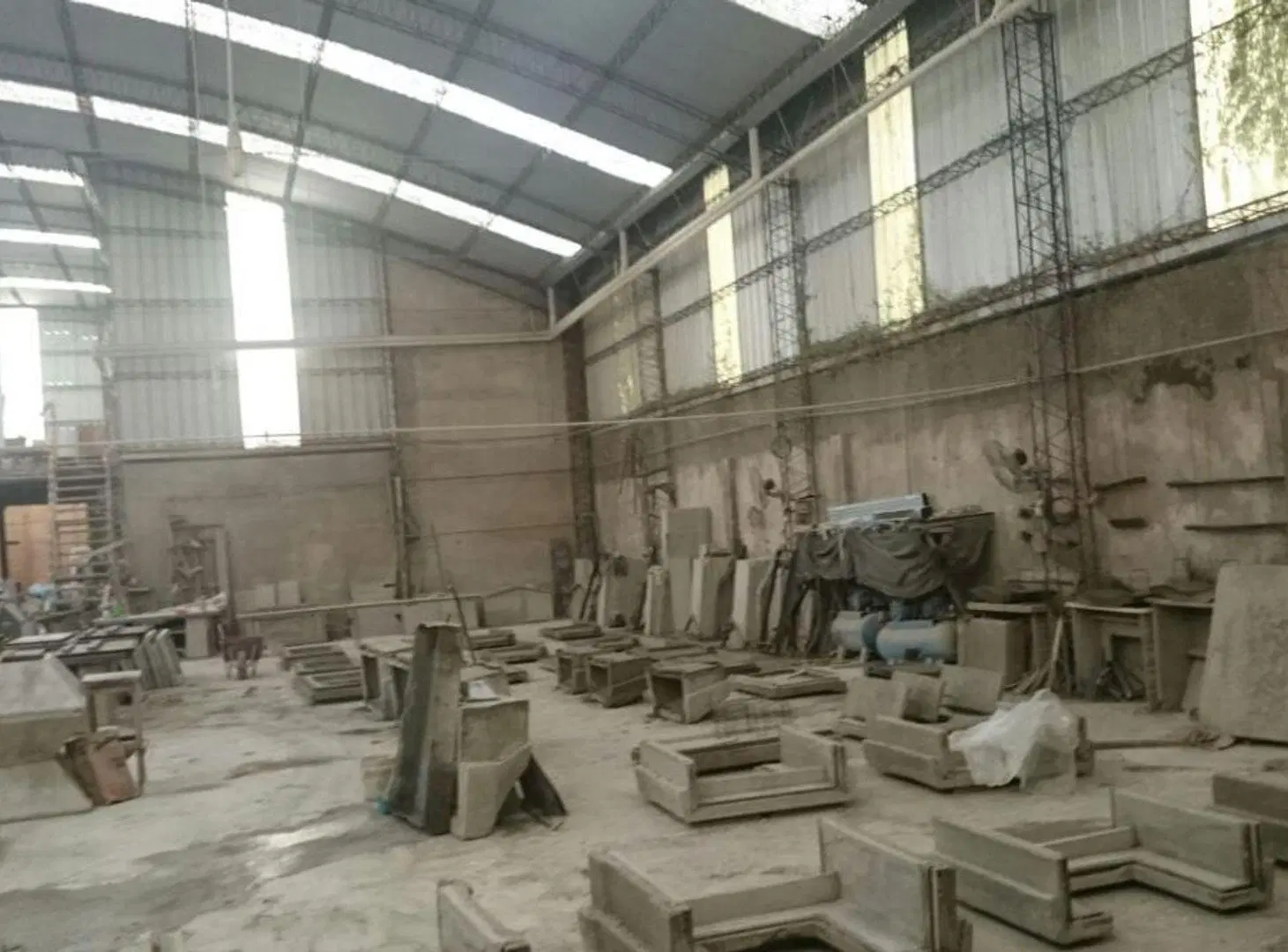 VENTA GALPON ESCALADA LANUS 1300 M2 LOCAL OFICINA 4
