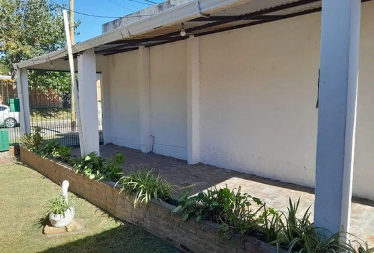 VENTA CASA 3 AMBIENTES CON JARDIN EN TEMPERLEY 5