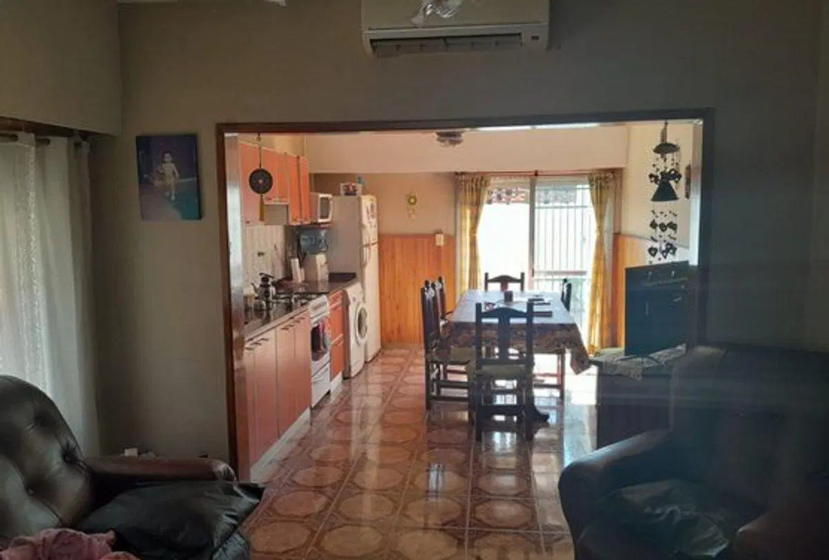 VENTA CASA 3 AMBIENTES CON JARDIN EN TEMPERLEY 2