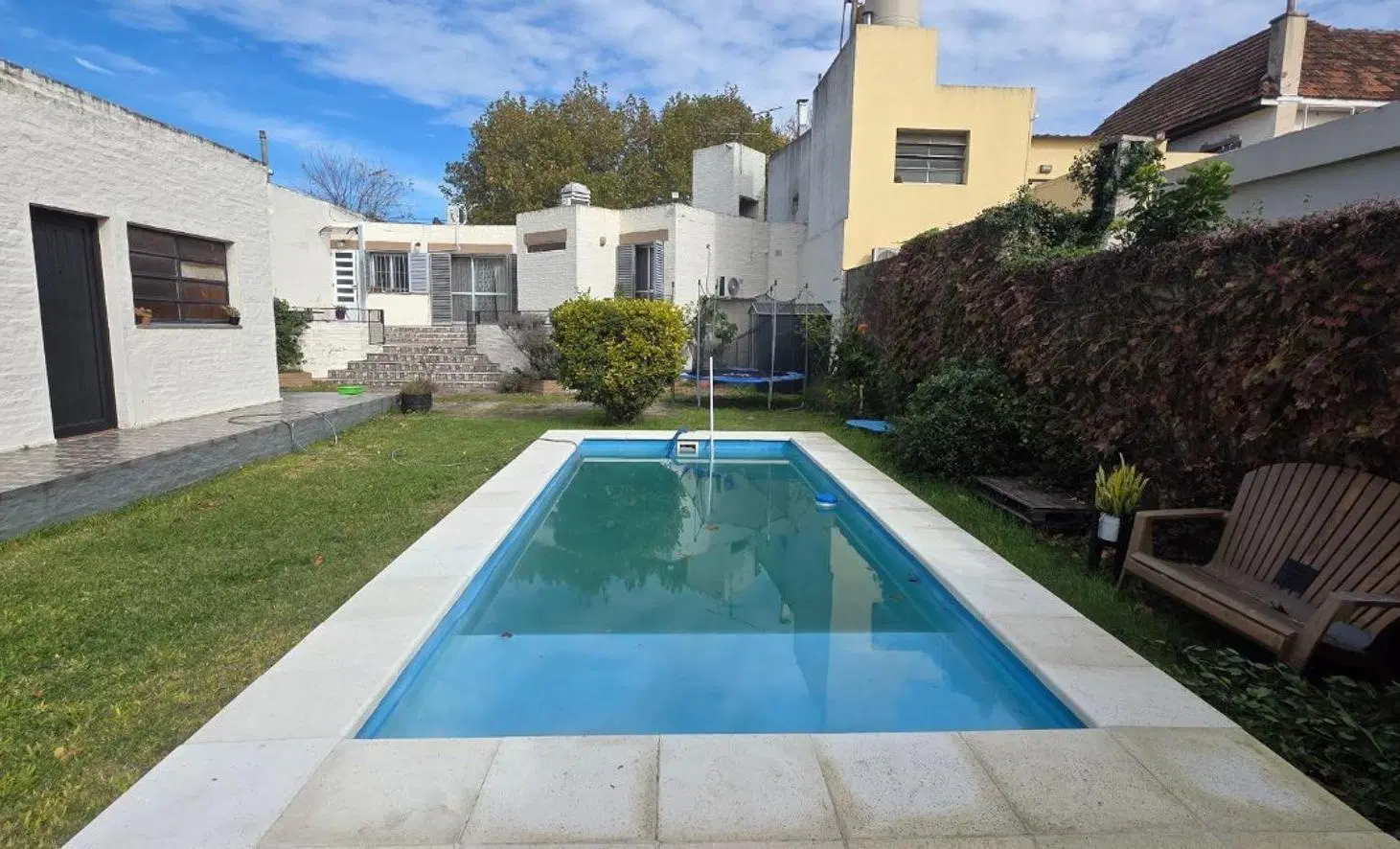 Casa 4 ambientes venta Temperley con piscina 5