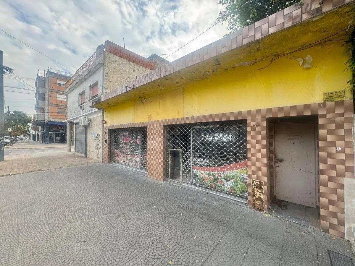 LOCAL CON VIVIENDA EN TEMPERLEY 2