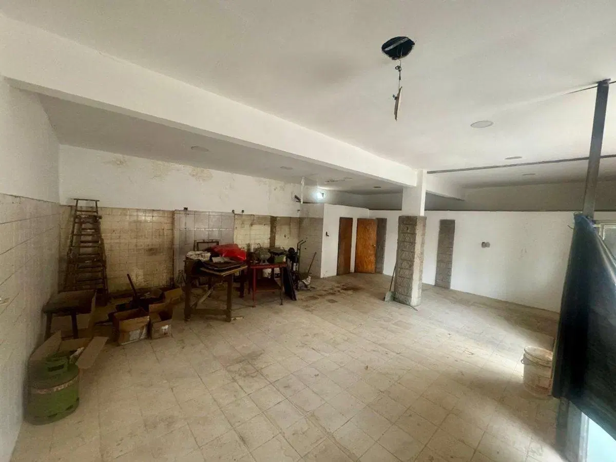 LOCAL CON VIVIENDA EN TEMPERLEY 4