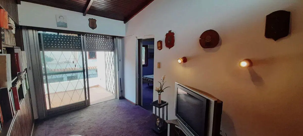 CASA 5 AMB EN VENTA EN BANFIELD COCHERA Y PISCINA 5