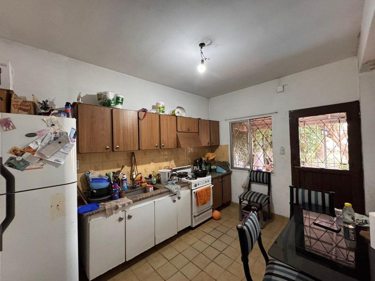 CASA 3 AMBIENTES CON PARQUE Y FONDO LIBRE