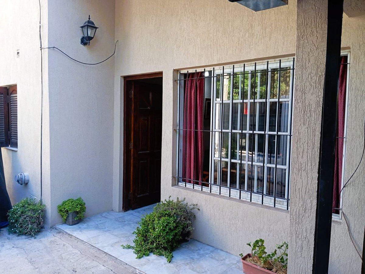 CASA 4 AMBIENTES VENTA TRISTAN SUAREZ CON DEPTO