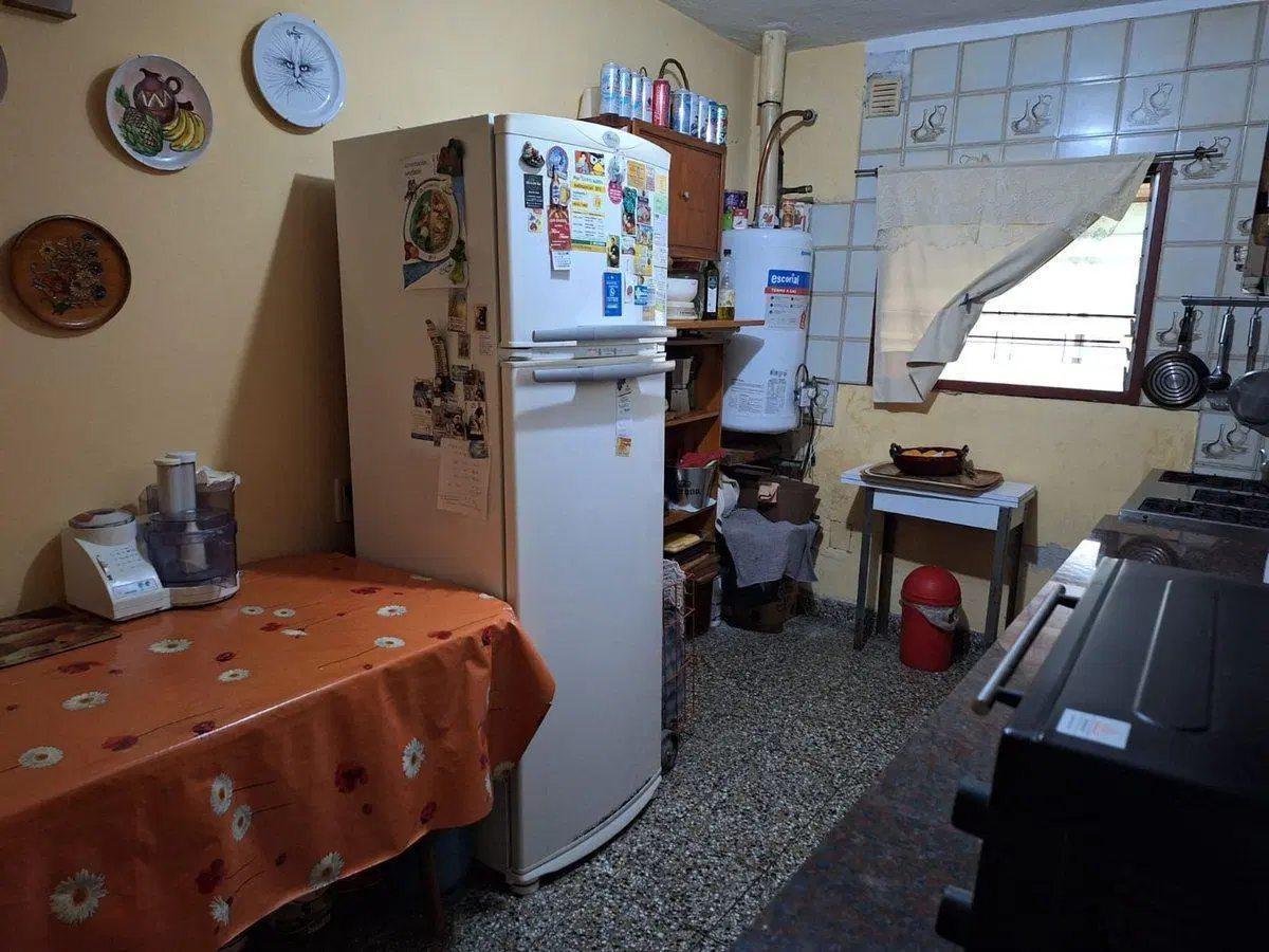 CASA VENTA 3 AMBIENTES CON COCHERA BURZACO 8