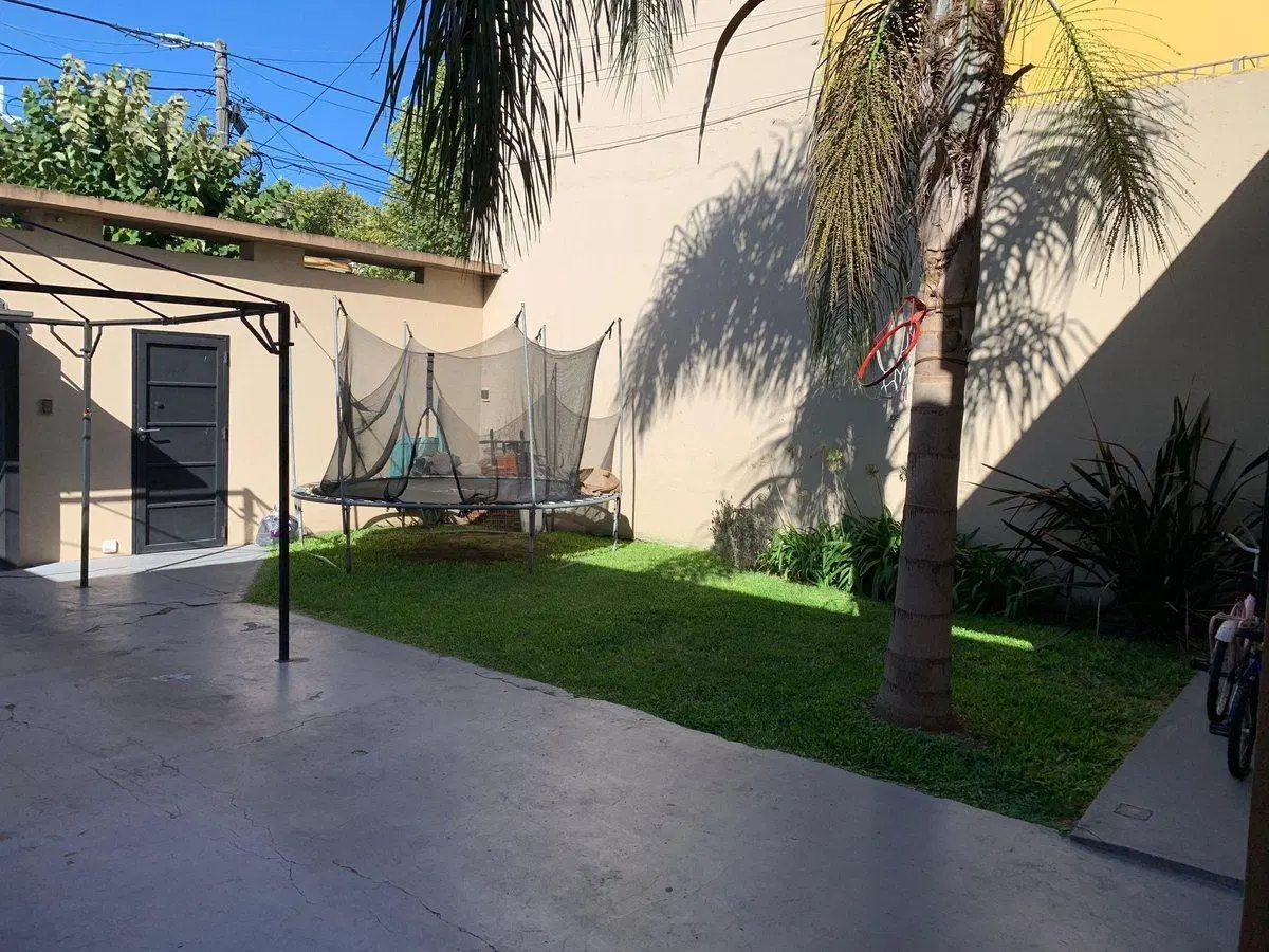 CASA 3 AMB EN VENTA CON PILETA EN LOMAS DE ZAMORA 5