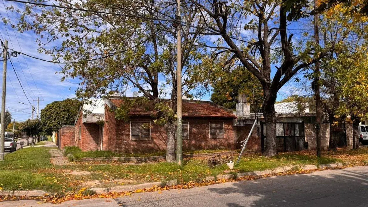 CASA 4 AMBIENTES VENTA LOMAS DE ZAMORA ESQUINA 3