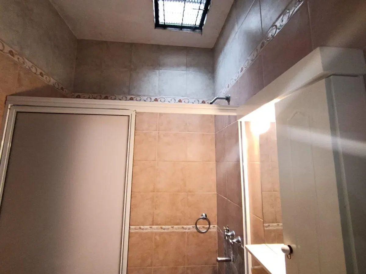 VENTA CASA 4 AMBIENTES CON COCHERA TEMPERLEY 5