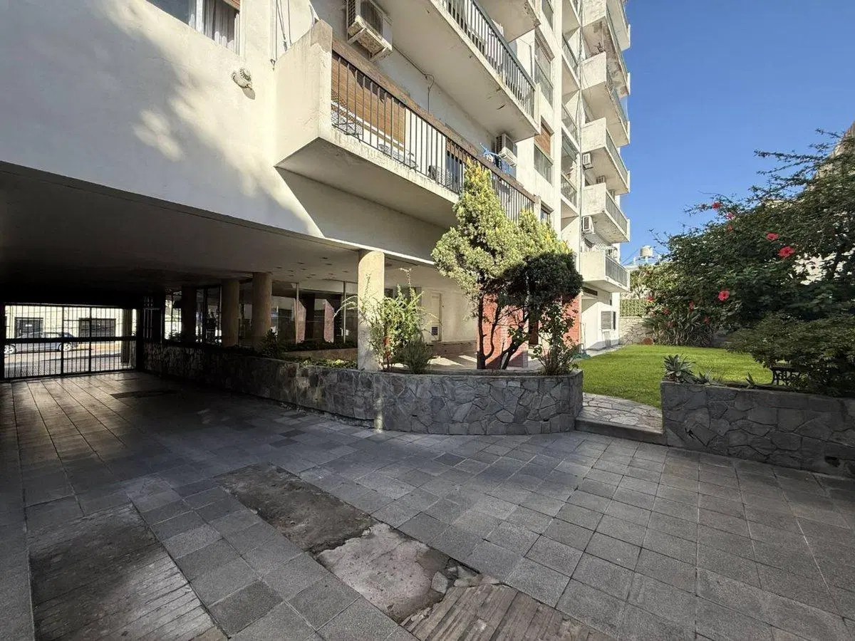 DEPARTAMENTO 3 AMBIENTES VENTA EN LOMAS DE ZAMORA 4
