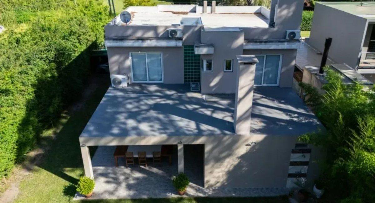 CASA EN VENTA 4 AMBIENTES EN LA UNION CON PARQUE