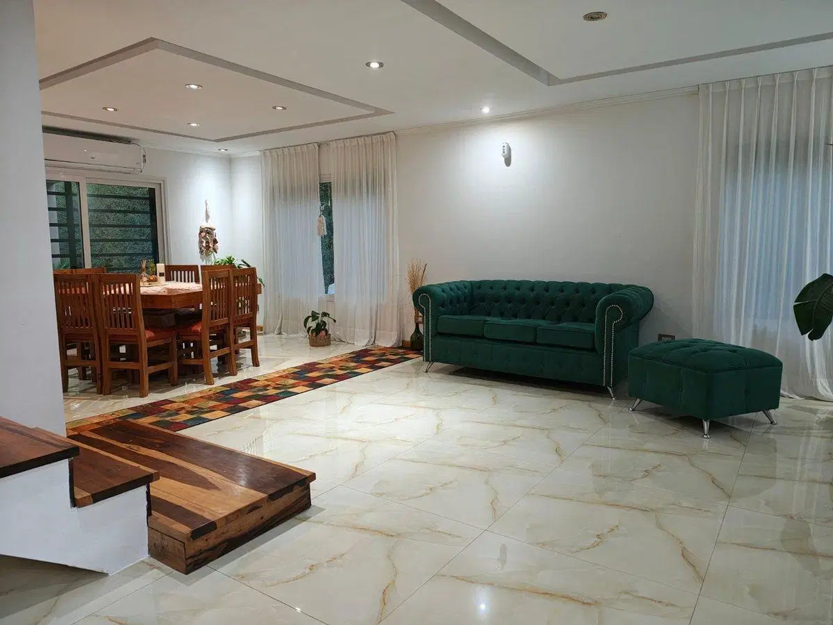 CASA EN VENTA 4 AMBIENTES EN LA UNION CON PARQUE 5