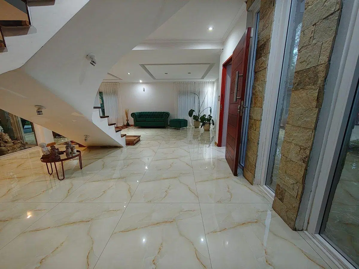 CASA EN VENTA 4 AMBIENTES EN LA UNION CON PARQUE 3