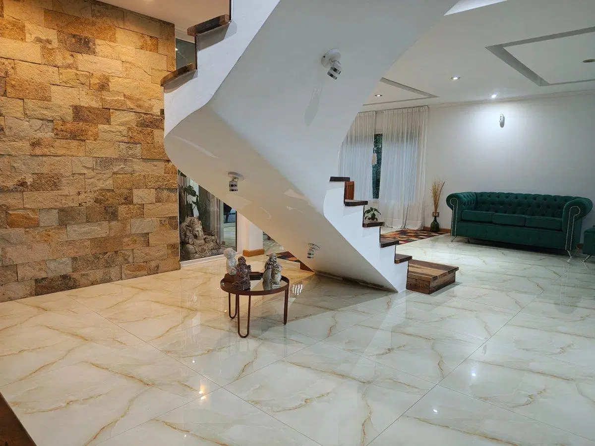 CASA EN VENTA 4 AMBIENTES EN LA UNION CON PARQUE 2