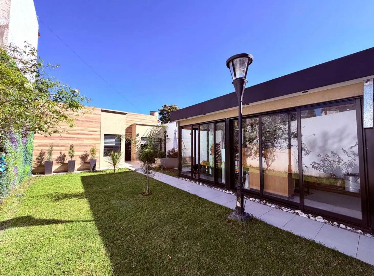 Casa de 4 ambientes en venta a estrenar en Adrogué 3