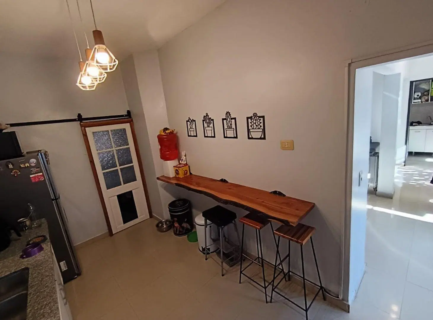 CASA EN VENTA 3 AMBIENTES C/ COCHERA BANFIELD ESTE 3
