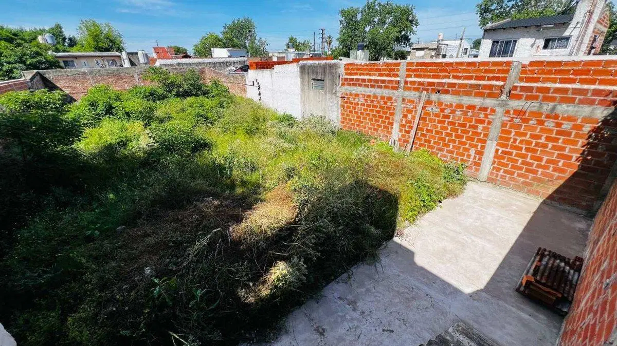 LOTE EN VENTA BANFIELD CON 132 MTS CONSTRUIDOS 5