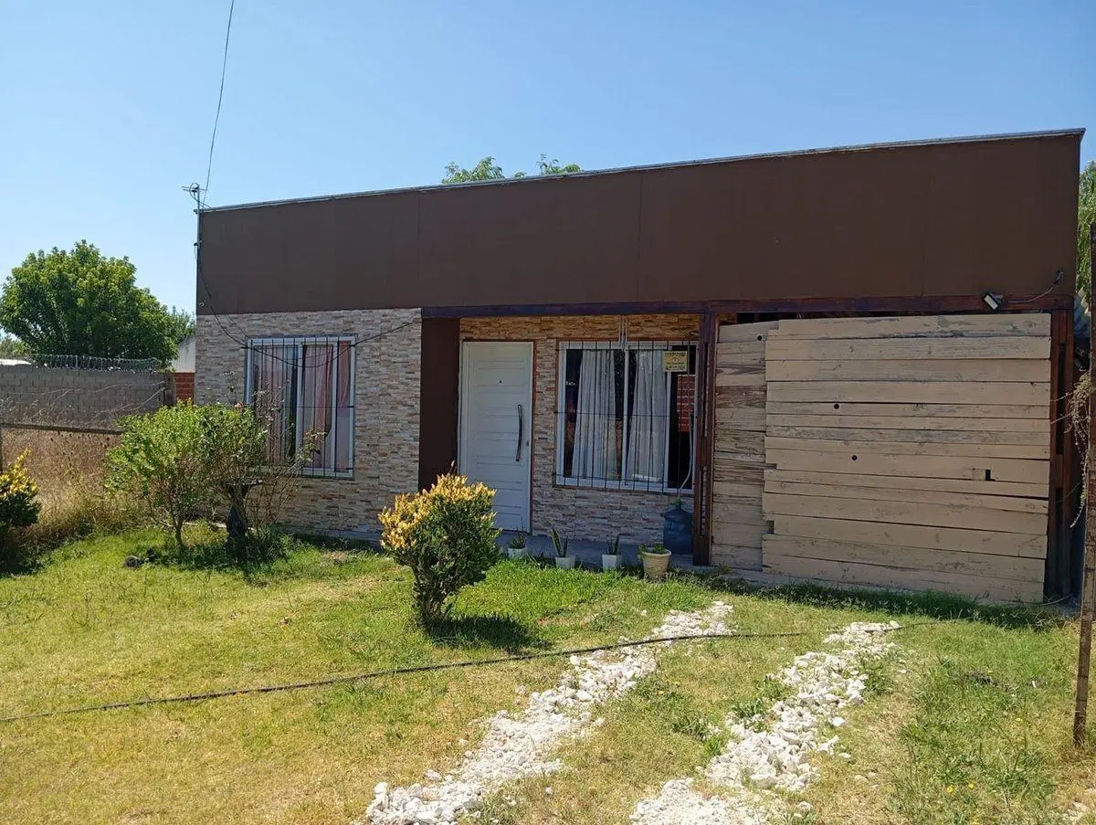 CASA 3 AMBIENTES VENTA GLEW BARRIO SANTA ANA 5