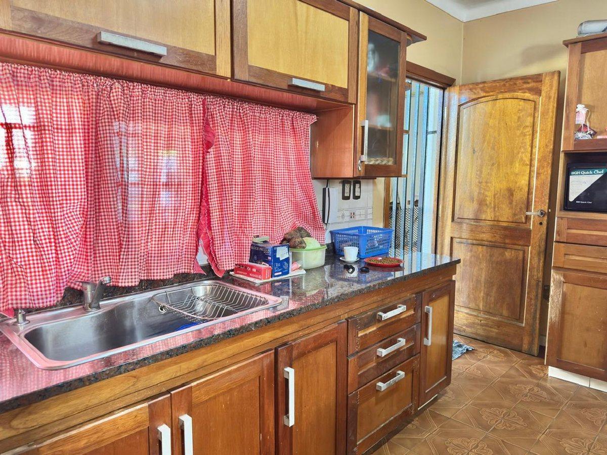 Foto de VENTA CASA CON PATIO y PILETA R.CALZADA, imagen 5