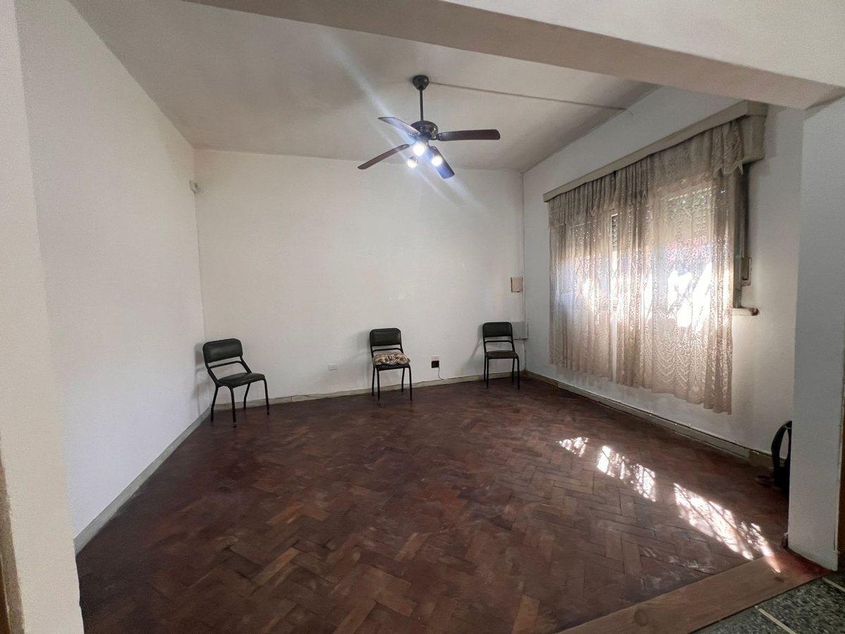 Foto de CASA 3 AMBIENTES EN VENTA EN BANFIELD COCHERA, imagen 3